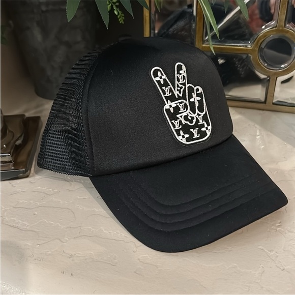 Black Peace Sign Women\'s Hat